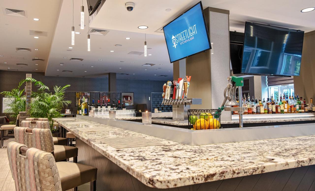 Holiday Inn & Suites Philadelphia W - Drexel Hill By Ihg Exterior foto