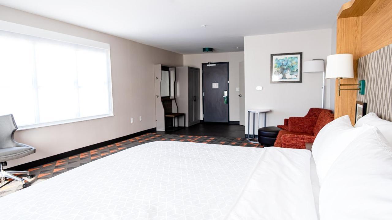 Holiday Inn & Suites Philadelphia W - Drexel Hill By Ihg Exterior foto