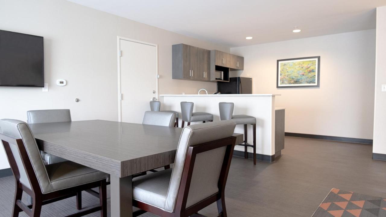 Holiday Inn & Suites Philadelphia W - Drexel Hill By Ihg Exterior foto