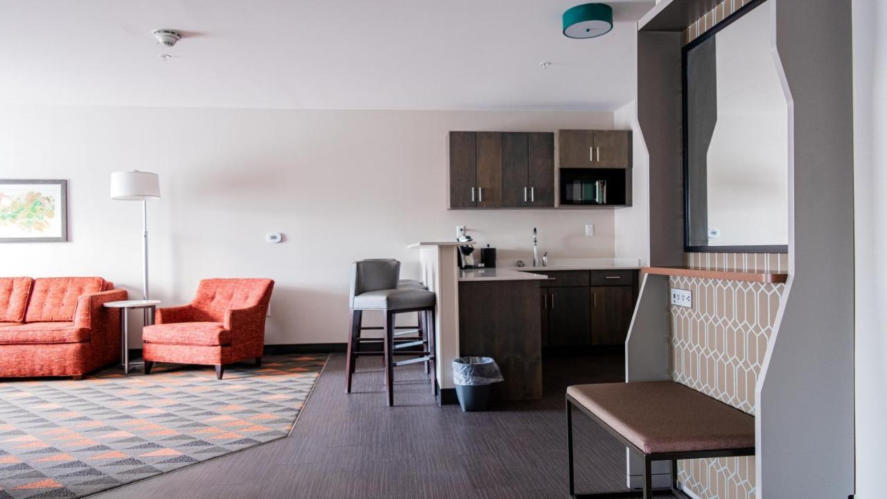 Holiday Inn & Suites Philadelphia W - Drexel Hill By Ihg Exterior foto