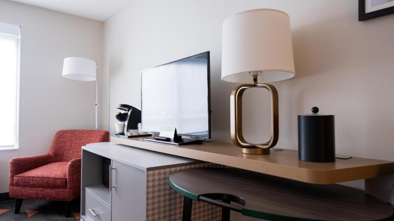Holiday Inn & Suites Philadelphia W - Drexel Hill By Ihg Exterior foto