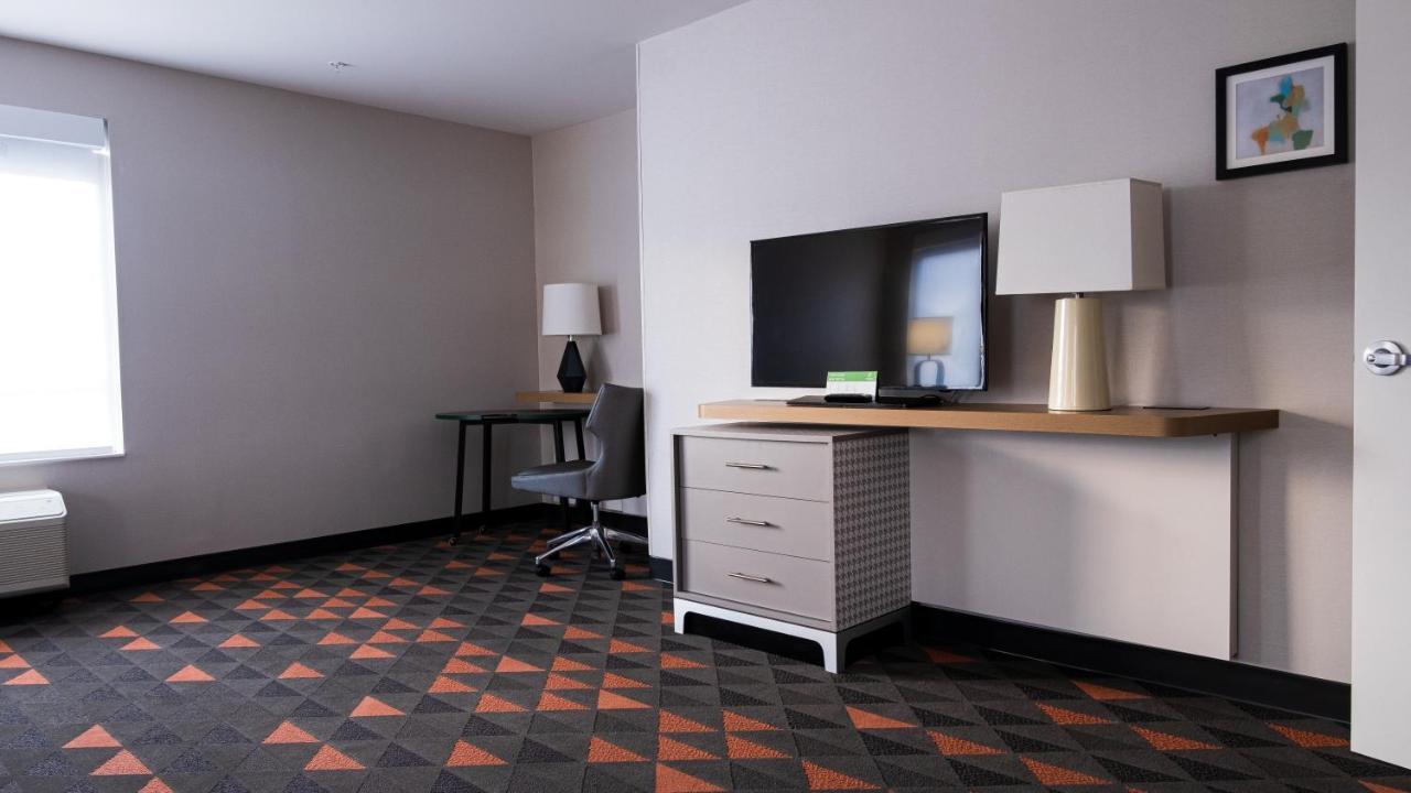 Holiday Inn & Suites Philadelphia W - Drexel Hill By Ihg Exterior foto